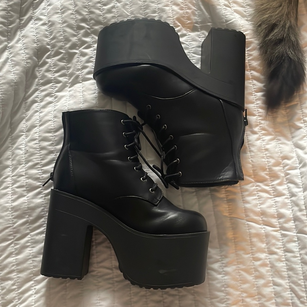 Hot Topic Black Platform Combat Boots